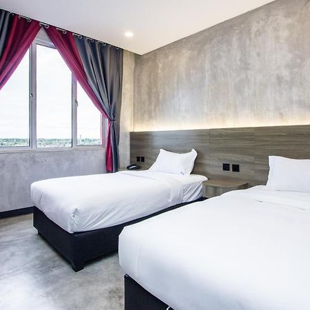 Sri Indar Hotel & Suites Parit Buntar Exterior foto